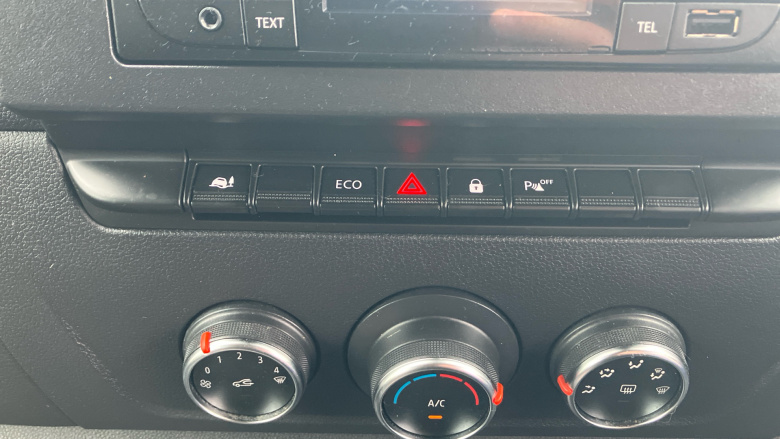 Renault Master Mwb Diesel Fwd MM35dCi 135 Business+ Medium Roof Van